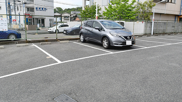 ホーム薬局土師店の駐車場