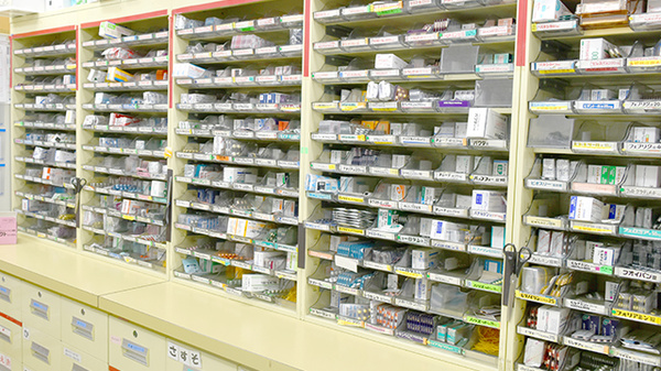 たんぽぽ薬局　福島店の薬棚