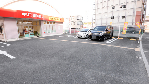 キリン堂薬局　東寝屋川店の駐車場