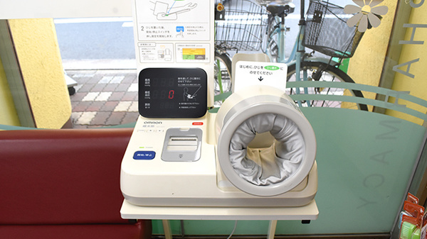 ヒノデ薬局寝屋川店の血圧計