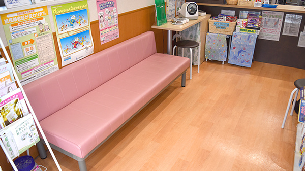 いるか薬局　松ノ浜店の待合スペース