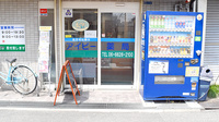 アイビー薬局の入口