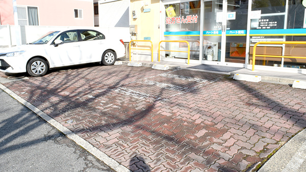 ハート薬局の駐車場