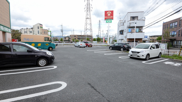 キリン堂薬局　氷室店の駐車場