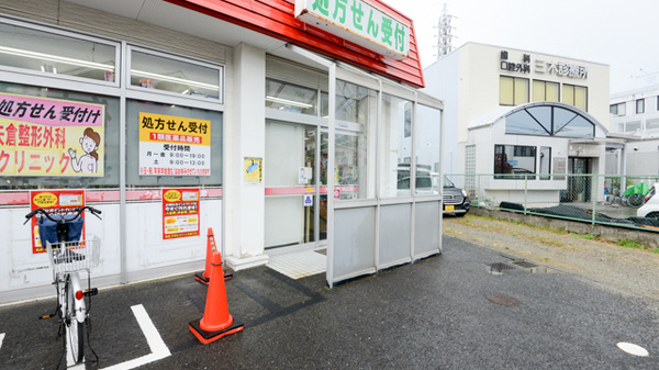 キリン堂薬局　岸和田店の入口