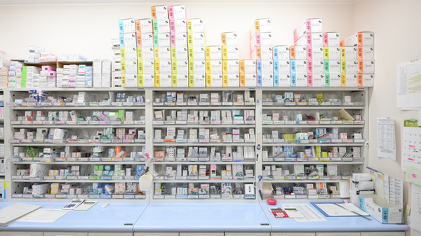 泉州薬局　土生店の薬棚