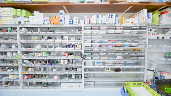 ひめまつ薬局の薬棚