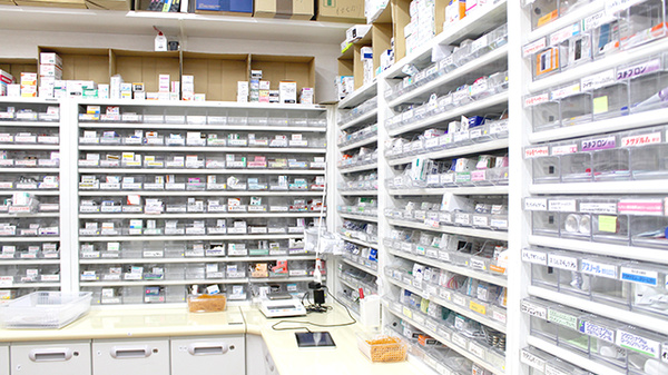みのり薬局水間店の薬棚