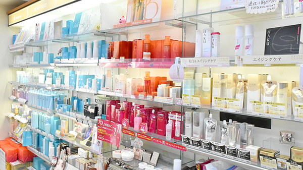 笹川薬局萱野店の化粧品