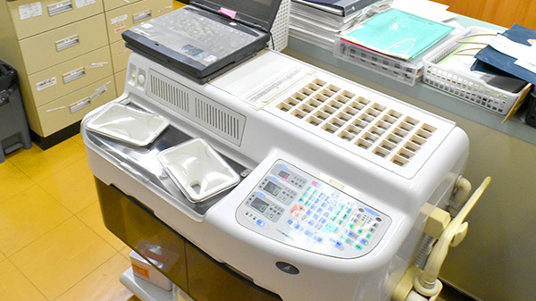 笹川薬局萱野店の調剤器具