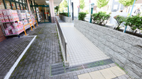 キリン堂薬局　箕面桜ヶ丘店の入口