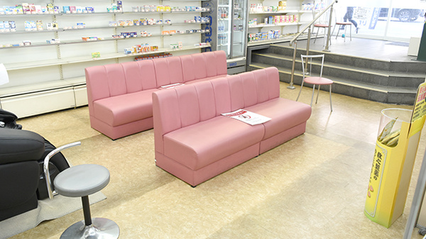 テイコク薬局　江坂店の待合スペース