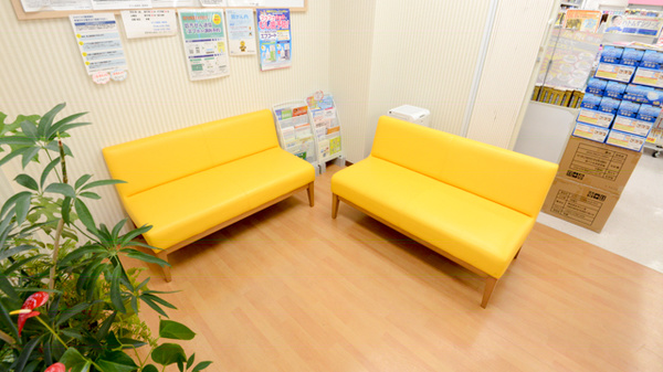 キリン堂薬局　豊津店の待合スペース