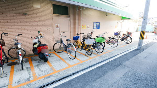 キリン堂薬局　豊津店の駐輪場