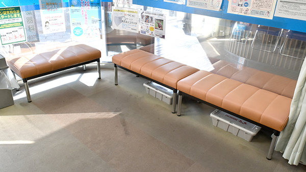 テイコクファミリー薬局　上本町店の待合スペース
