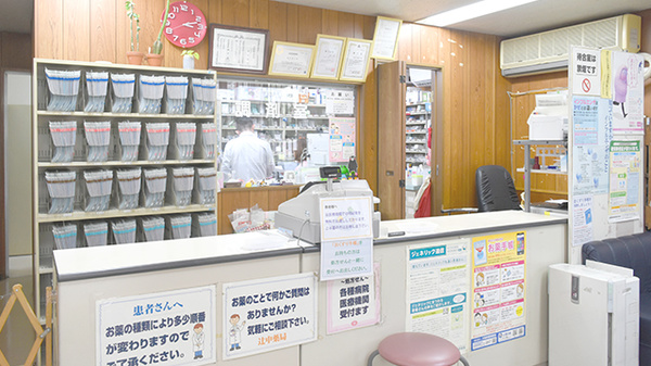 辻中薬局の受付/カウンター