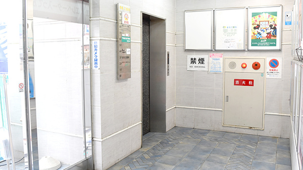 いろどり薬局のエレベーター