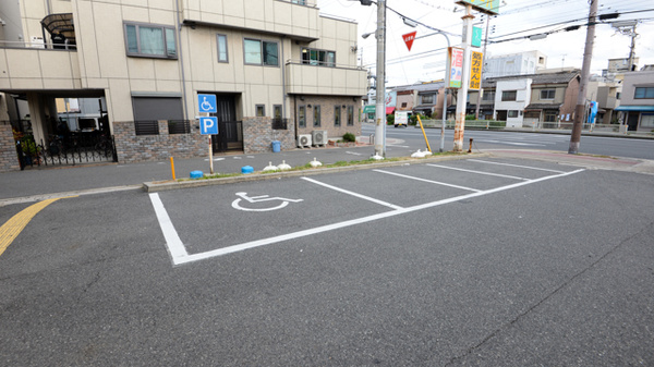 キリン堂薬局　生野林寺店の駐車場