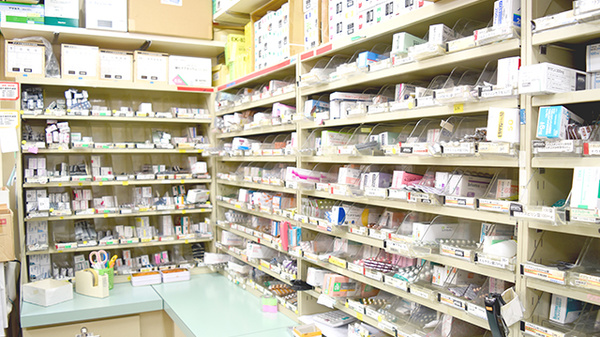 ヒノデ薬局　天王寺店の薬棚
