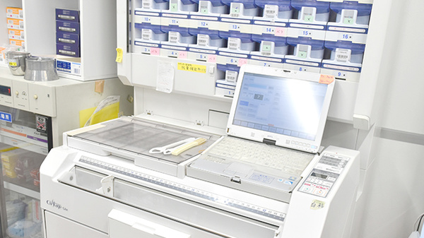 サンプラザ薬局　津田駅前局の調剤器具