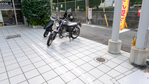 キリン堂薬局　東香里店の駐輪場