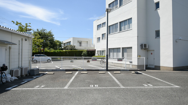 サンプラザ薬局　山田池局の駐車場