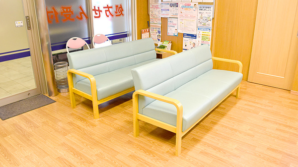 ツバサ薬局　香里ヶ丘店の待合スペース