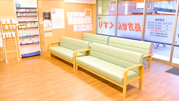 ツバサ薬局　古川橋駅前店の待合スペース