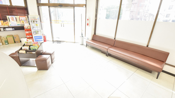 ヒノデ薬局大正店の待合スペース