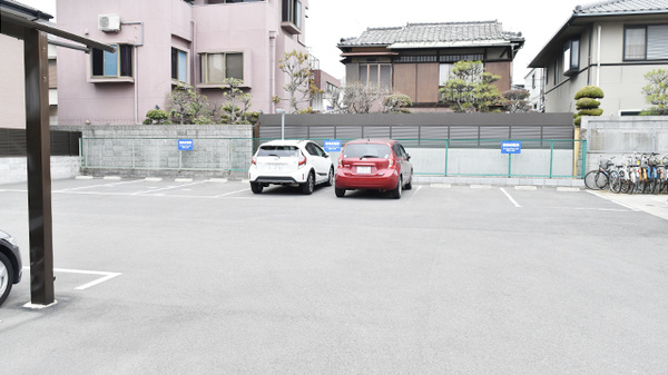 サンプラザ薬局　森小路局の駐車場