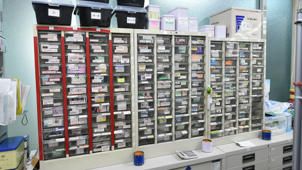 サンプラザ調剤薬局　守口局の薬棚