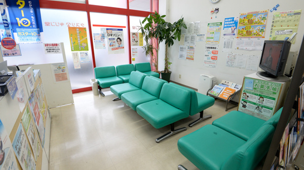 キリン堂薬局　守口店の待合スペース
