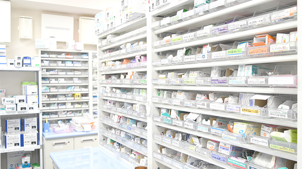 サンプラザ調剤薬局　星田局の薬棚