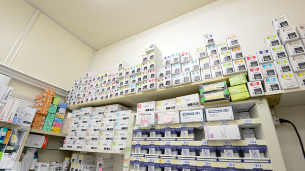 すみれ薬局岡町店の薬棚