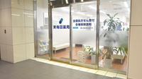 東梅田薬局の入口
