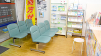 ツバサ薬局　阪急茨木店の待合スペース