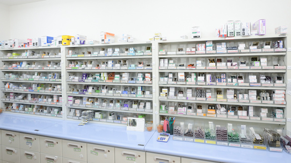 泉州薬局　りんくう店の薬棚