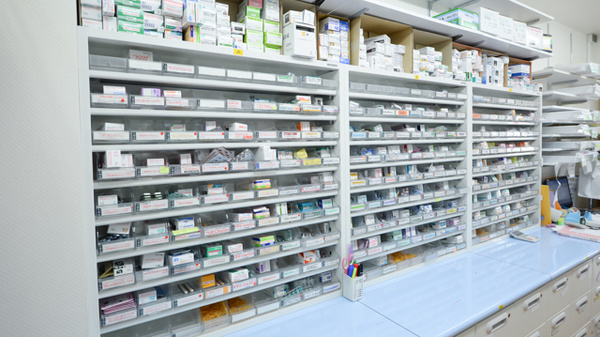 泉州薬局　泉佐野店の薬棚