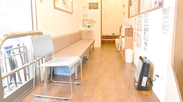キタバ薬局　堅下店の待合スペース