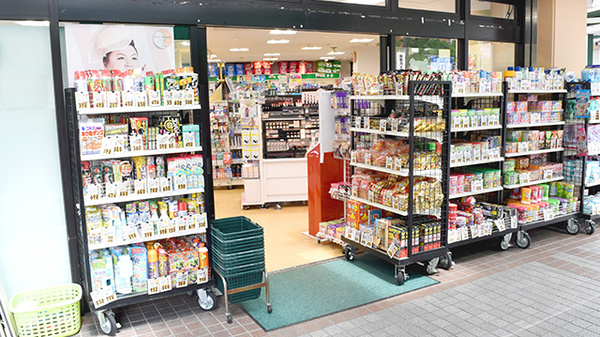 ファーマシーオカムラ薬局　東ときわ台店の入口