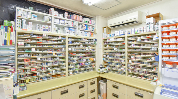 のせ薬局の薬棚