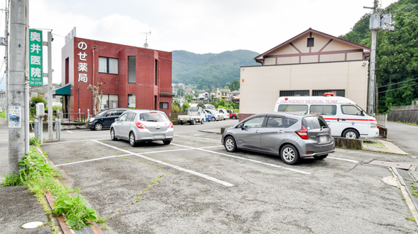 のせ薬局の駐車場