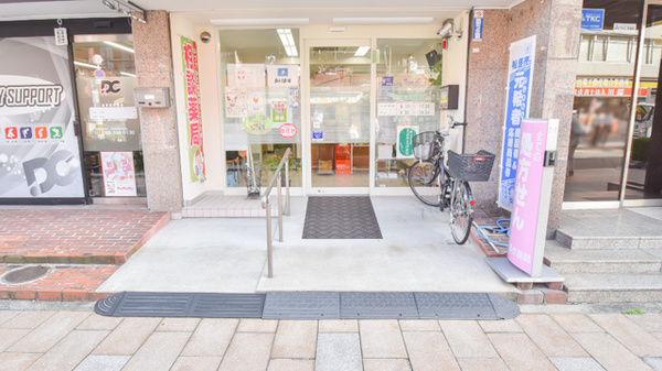 いるか薬局の入口