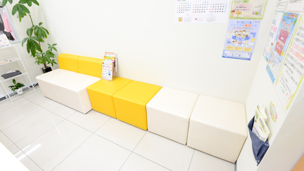 キリン堂薬局　富田林若松店の待合スペース