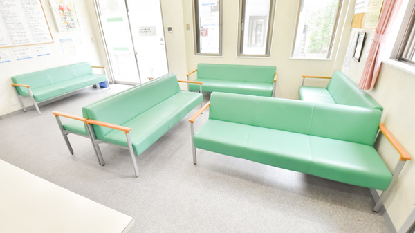 東光第一薬局 長瀬店の待合スペース