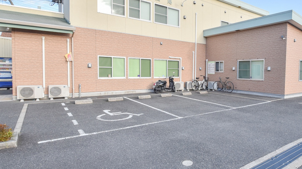 くるみ薬局の駐車場