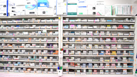 リープ薬局　宝持店の薬棚