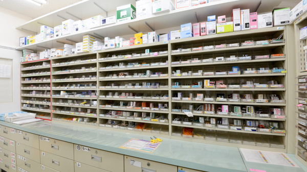 キリン堂薬局　都島店の薬棚