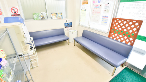 東光第一薬局 八尾東店の待合スペース