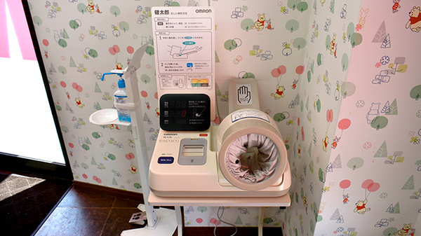 コスモファーマ薬局忍ケ丘店の血圧計